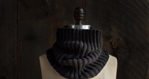 Снуд французькою резинкою спицями В'язаний шарф хомут в один оберт