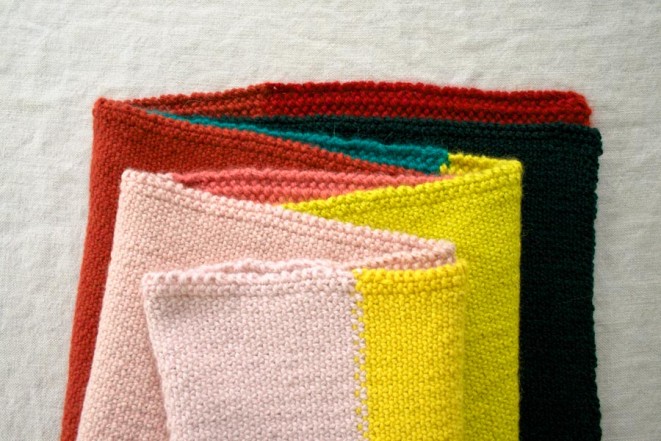 В'язаний широкий шарф у кілька кольорів - 5