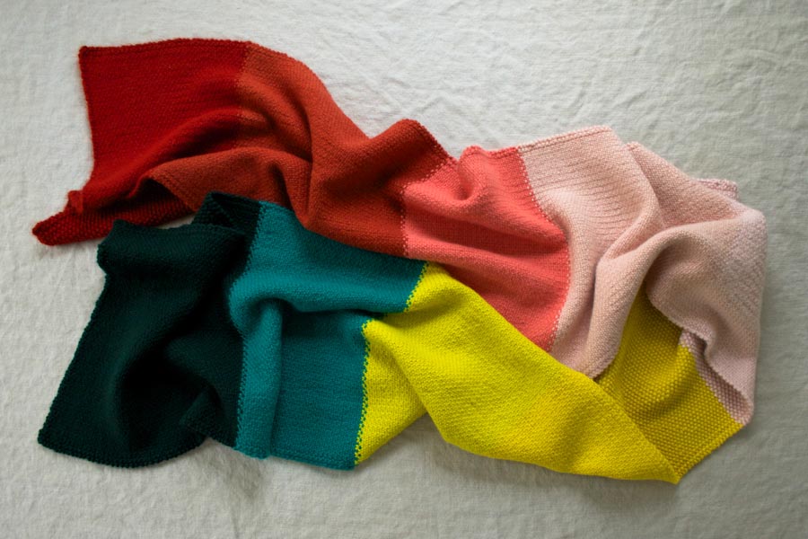 В'язаний широкий шарф у кілька кольорів - 8