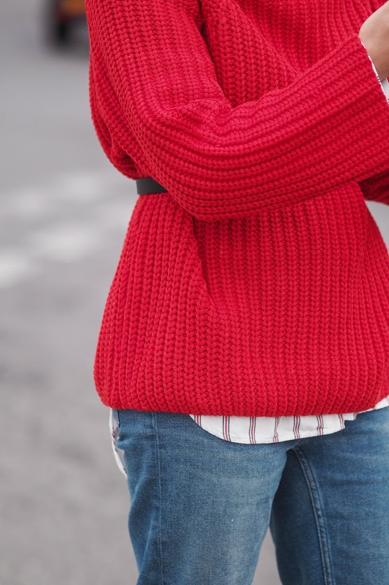Червоний джемпер у вуличній моді - 2