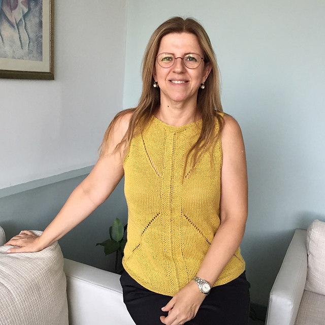 В'язана маєчка з ажурним візерунком (1)