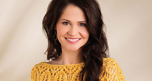 Модний жіночий пуловер спицями Ажурний пуловер - 1