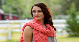 В'язаний хвилястий шарф спицями - 1