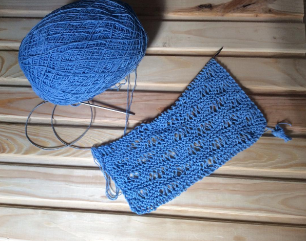 В'язаний хвилястий шарф спицями - 3